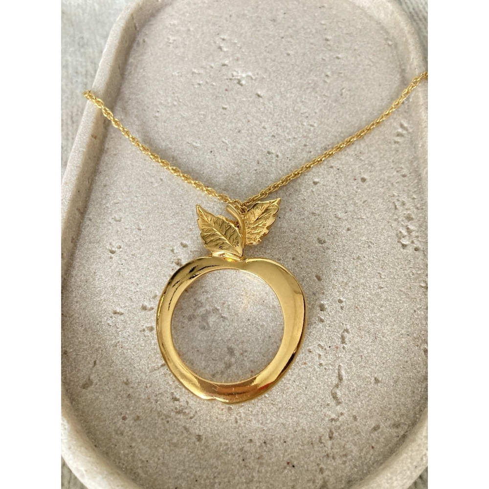 Gold Tone Apple Pendant Necklace Magnifying Center Leaf Teacher Novelty Fruit